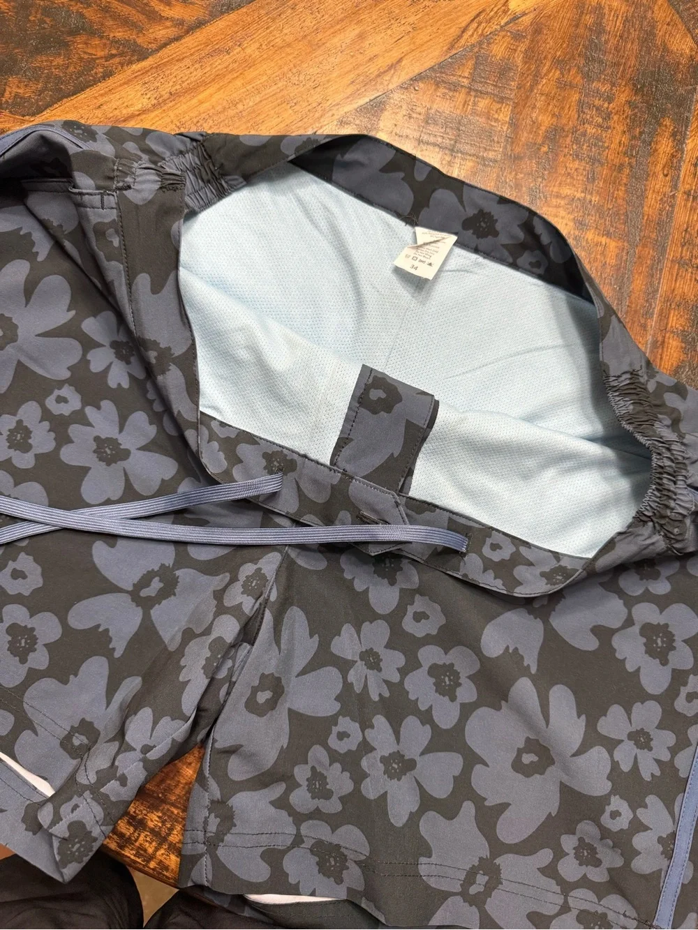 Fair Harbor Floral Swim Trunks Blue Black Size 34 6” inseam